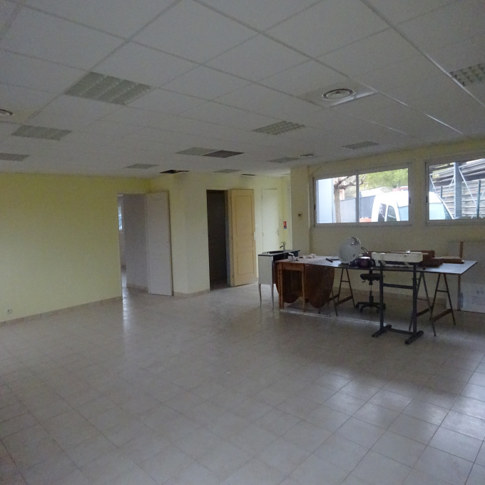 Location Immobilier Professionnel Local commercial Gardanne (13120)